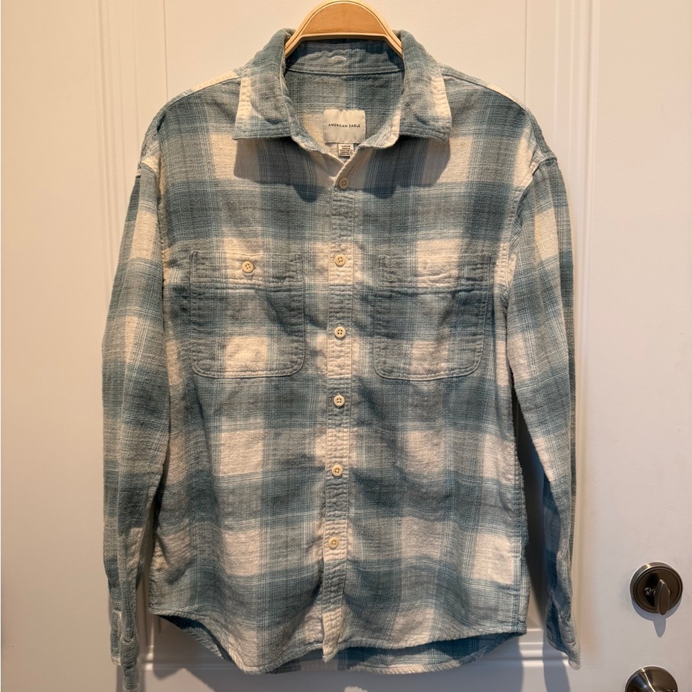 American Eagle Outfitters Blue and White Shirt